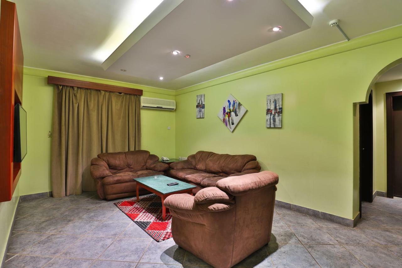 قصر اليمامة للاجنحة الفندقية-فرع السلام Riyadh Exterior photo